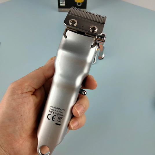 PACHET PROMOTIONAL !!! Masina de tuns cu acumulator, Geemy GM-6716, Accesorii incluse, Lame din titan + Aparat de tuns profesional Coba T01, accesorii incluse, 3W - CADOU !!!