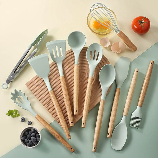 PACHET PROMOTIONAL - Set 12 ustensile de bucatarie din silicon termorezistent si maner din lemn natural + Set 3 tavi forma patrata pentru prajituri sau tort cu fund detasabil + Doua Prosoape din bumbac, de bucatarie - CADOU !!!